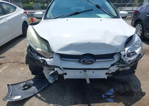 2014 Ford Focus Se z USA, uszkodzony, nr VIN 1FADP3F22EL336266